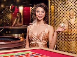 Filipino player joining an eeejili Live Casino dealer table on mobile
